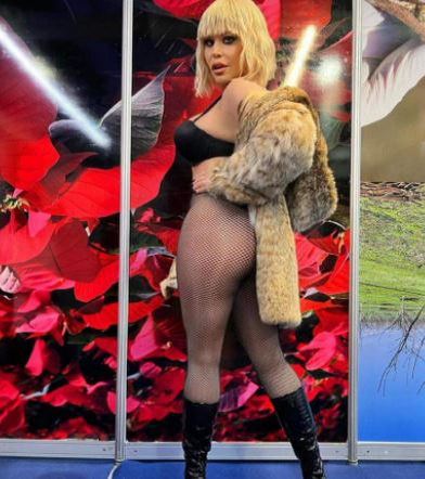 Loredana Groza a comis-o din nou. Ținuta super-sexy în care l-a așteptat pe Moș Nicolae | FOTO