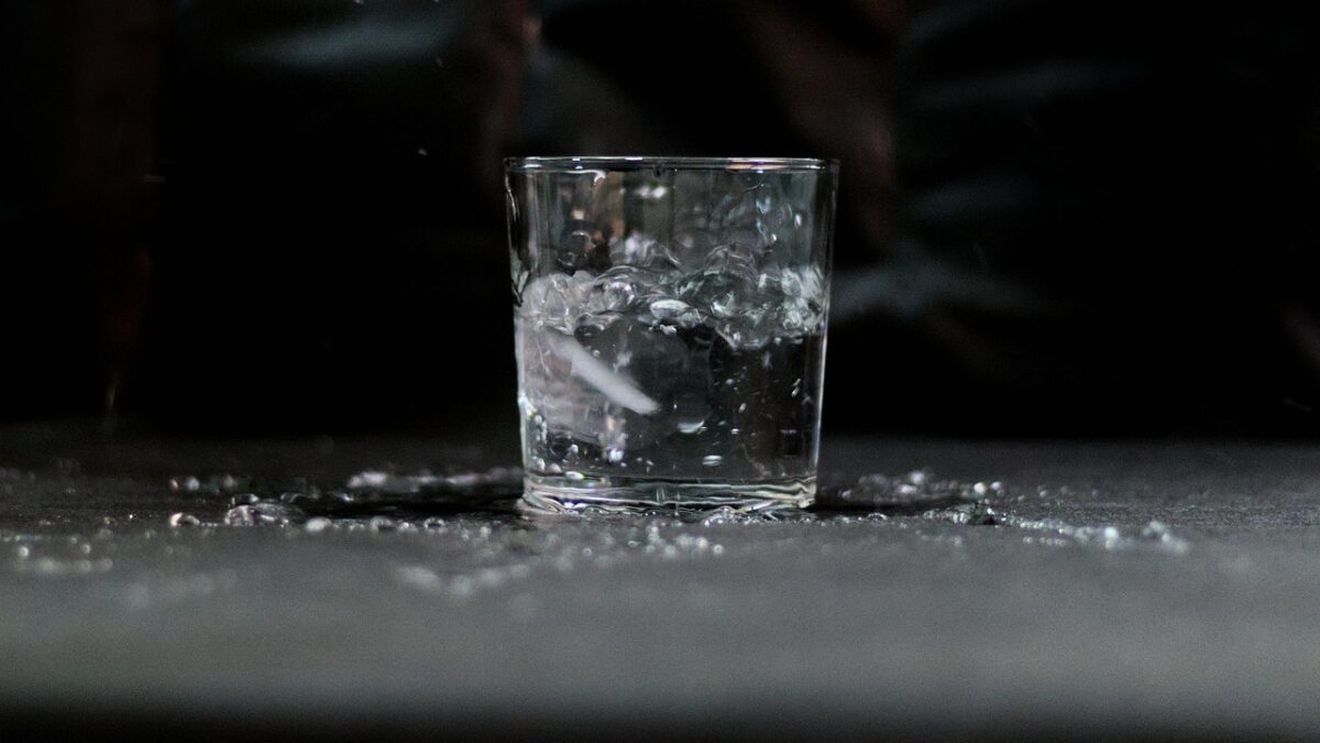 Trucul viral: cum să-ți crești pH-ul apei fără aparate? Devine miraculoasă