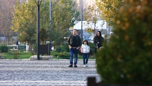 Asa tata, asa fiu! Vezi cum a reusit Elis Armeanca sa-si transforme baiatul in copia lui fidela!