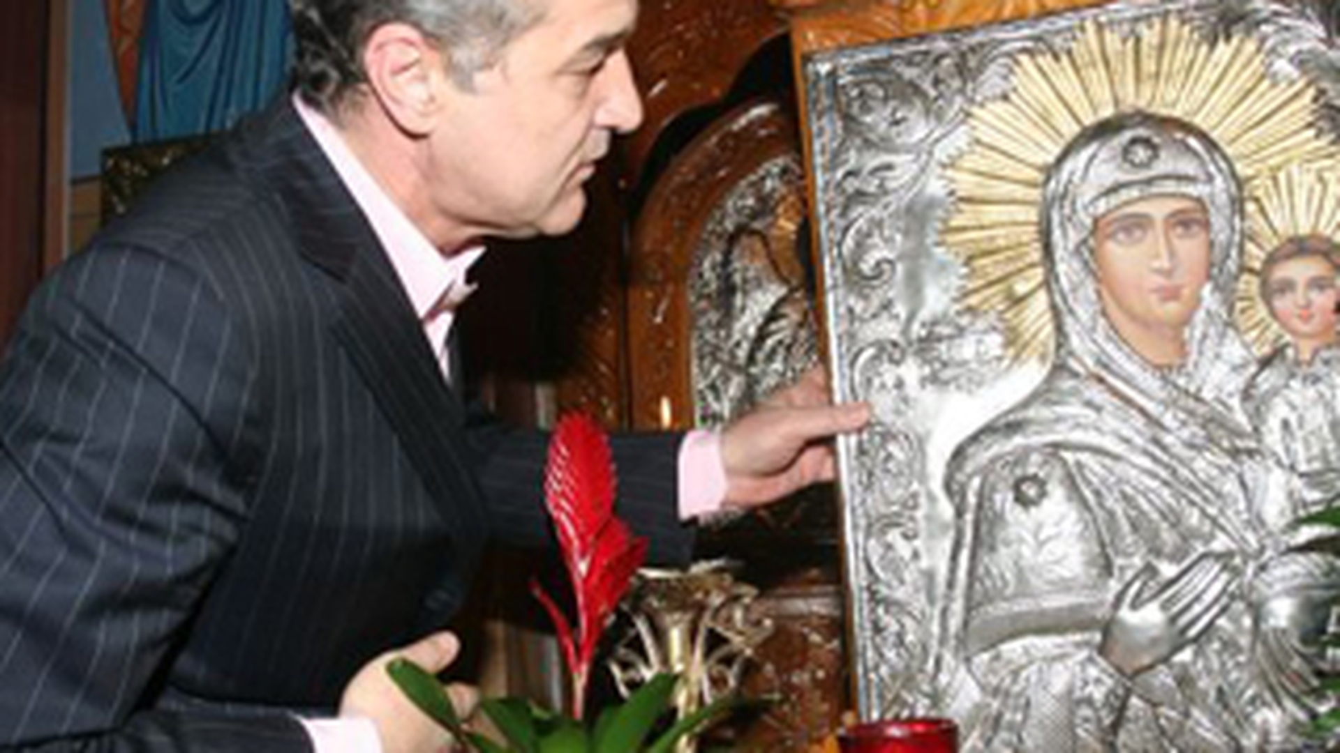 Un interviu mai frumos decat Craciunul! Gigi Becali se confunda cu Iisus: "Dumnezeu m-a iubit ca pe Apostoli! Cred ca are un plan cu mine"