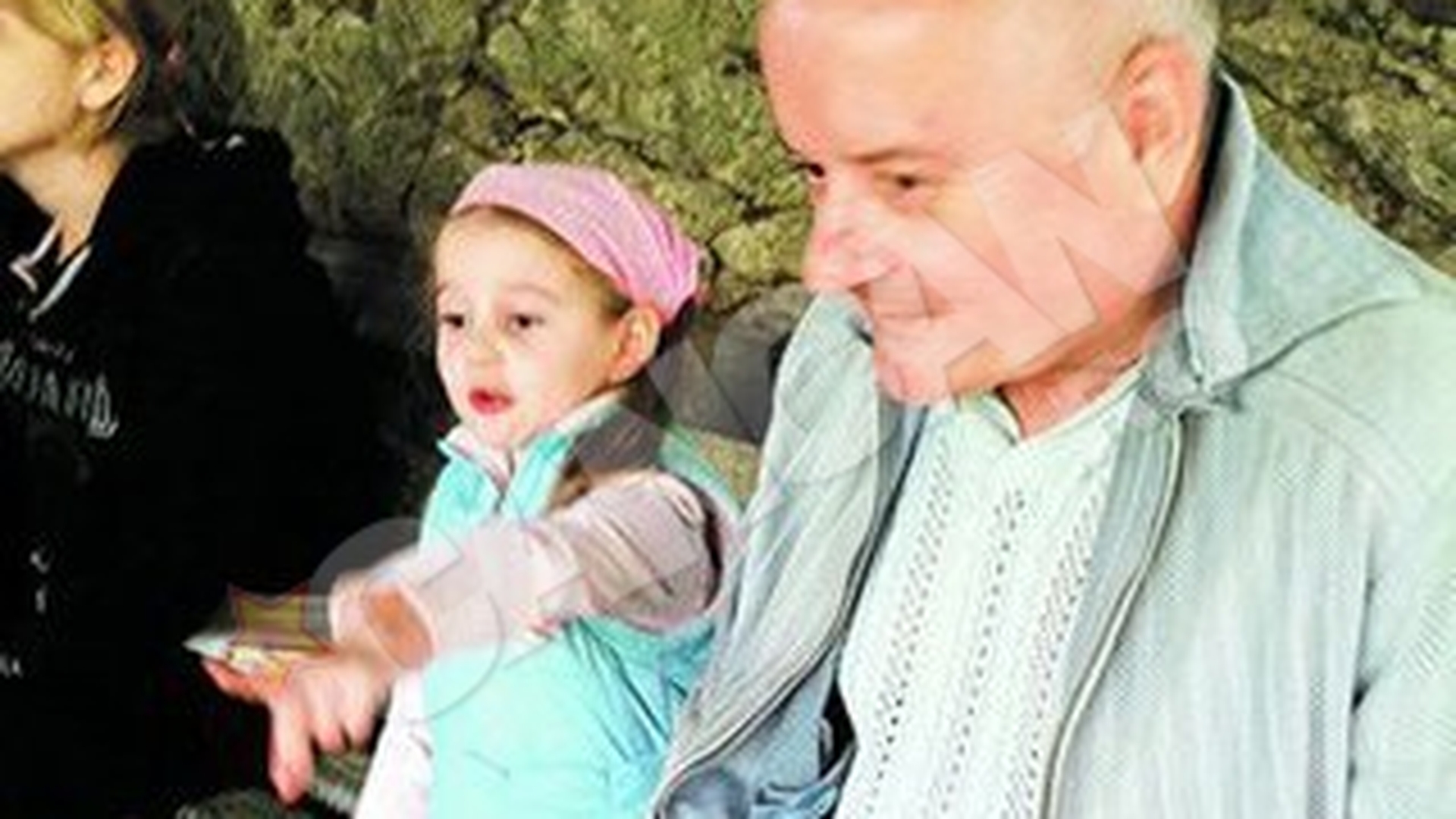 Irinuca si Irinel Columbeanu, turism cu autocarul! Au fost in excursie cu gradinita