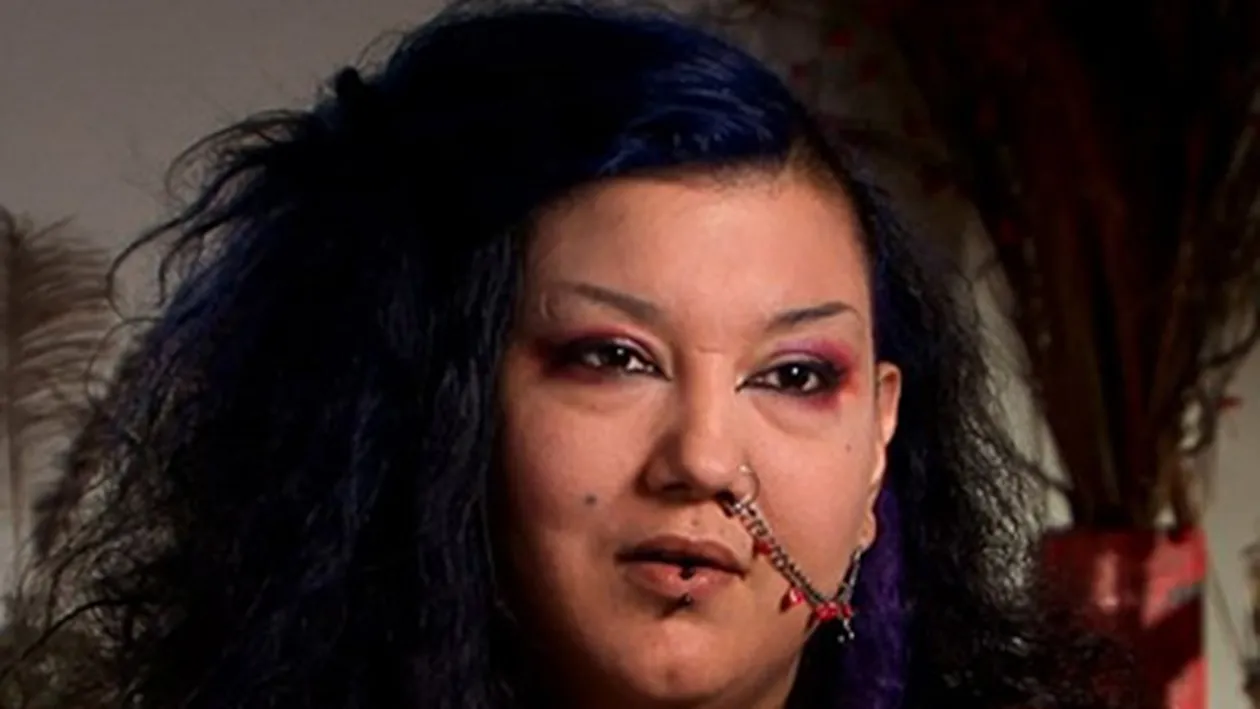 Nu e vampir, dar e dependentă de sânge! Bea un litru pe zi şi nu se poate opri: Cel mai mult imi place cel de om