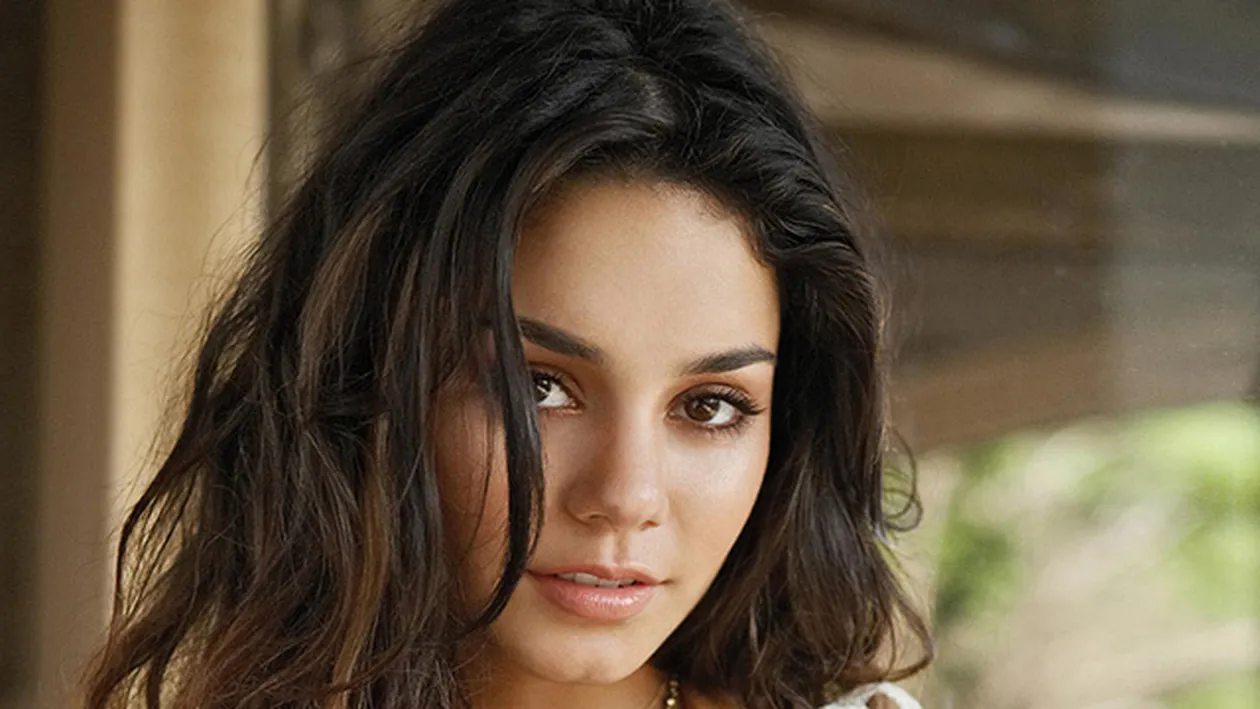 Nu intelegea de ce toti barbatii se uita insistent in partea de jos...Ce vedeta s-a facut de ras in plina strada