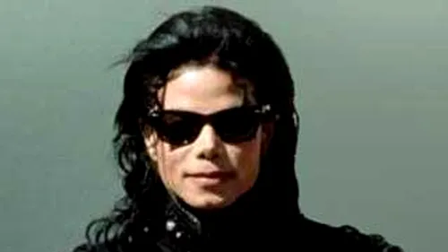 Nici nu o sa iti vina sa crezi ce artista din Romania este nascuta in aceeasi zi cu Michael Jackson! Crezi ca va avea acelasi succes ca Regele Pop?