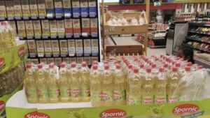 Ireal! Cât costă 1 litru de ulei produs în România, în supermarketurile din Franța. Românii plătesc mult mai mult