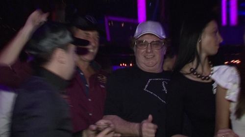 "Taticul" Fashion TV a facut senzatie in cluburile din Bucuresti! Zeci de tinere au incercat sa-i intre in gratii!