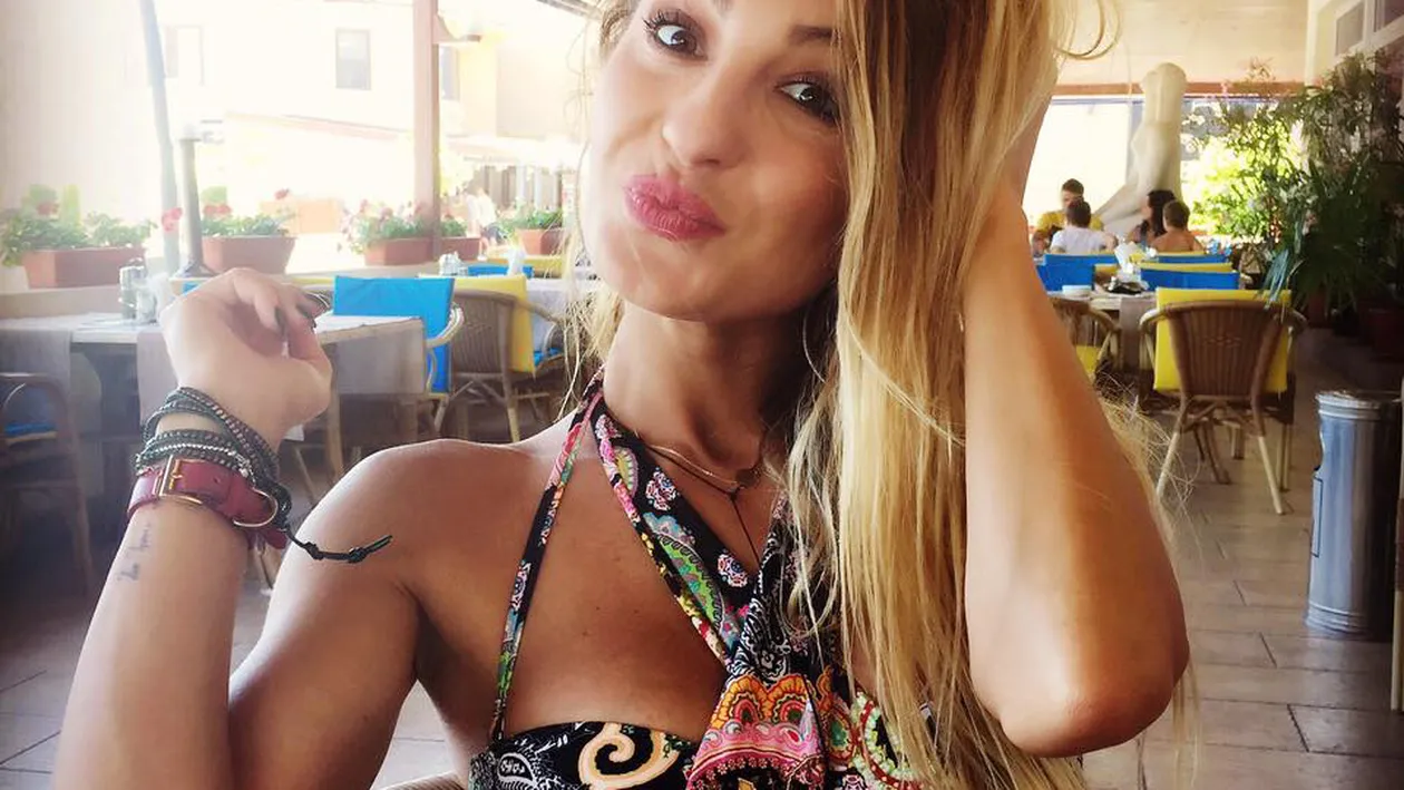 ”Vecina”, goală într-o parcare. Cum a apărut Flavia în toiul amiezii! Toţi bărbaţii au întors capul după ea!