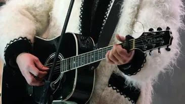 Toata lumea se intreaba cum petrece, de fapt, Hrusca Craciunul! Afla totul despre sarbatorile intaiului colindator al tarii!