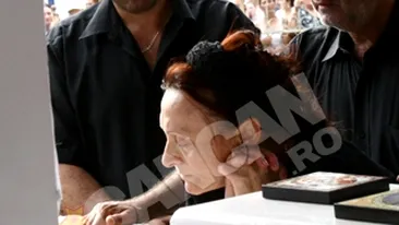 SOC! Mama Madalinei Manole a lesinat cand a vazut pozele cu 'blonda lui Puiu' in masina fiicei sale!