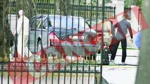 Gigi Becali isi spala Maybach-ul in curte la palat