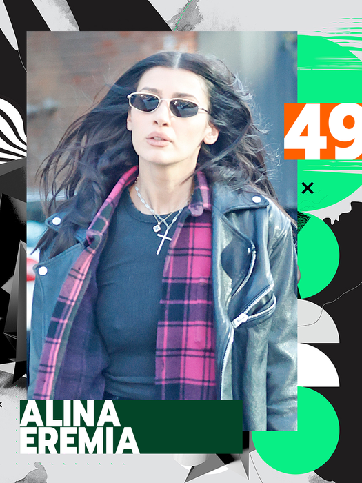 Top 50 dive cu “butonașii” la înaintare. Cine “înțeapă” mai puternic dintre Bianca Drăgușanu, Antonia sau Delia?