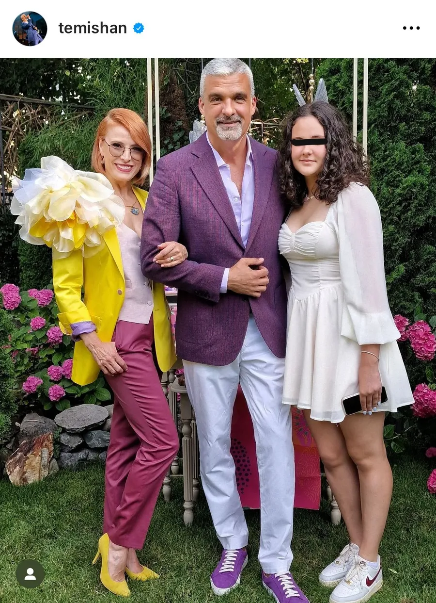 Aurelian Temisan alaturi de Monica si de fiica lor, Dora