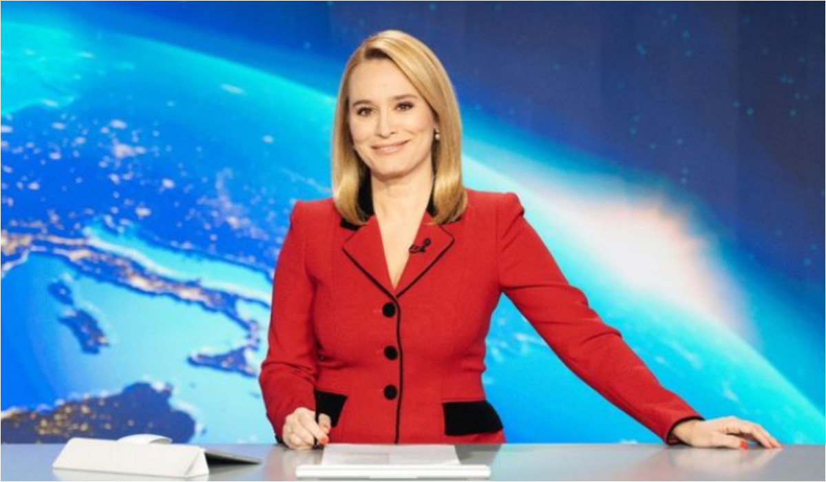 Andreea Esca, la pupitrul Știrilor PRO TV /  Foto: Instagram
