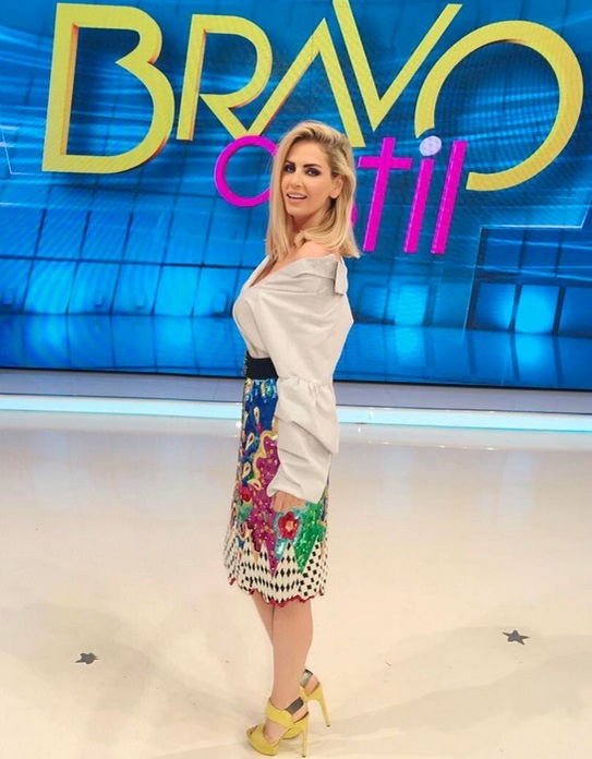 Andreea Bănică, transformare de stil vestimentar după ce a devenit prezentatoare la ”Bravo, ai stil!”