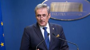 Marcel Vela a făcut anunțul: ce se întâmplă cu ștrandurile și piscinele, de la 1 iunie