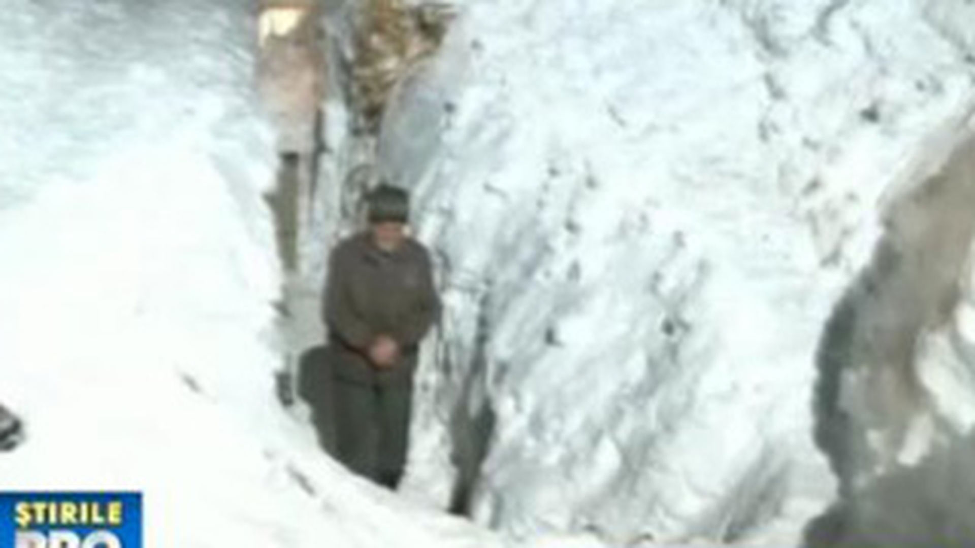 VIDEO Reportaj emotionant de sub nameti: "Acum inteleg de ce plang toti oamenii de aici. Te doare tot corpul"