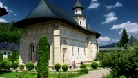 Alertă la Mănăstirea Putna! Un călugăr, infectat cu coronavirus, a fost transferat în stare gravă la un spital din Capitală