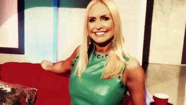 Detaliu demn de filmele pentru adulti! Vica Blochina a ramas cu un san pe afara la bazin: Esti de vis!