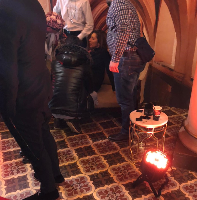 EXCLUSIV. Carmen Brumă a leșinat la un eveniment! Imagini dramatice cu iubita lui Mircea Badea