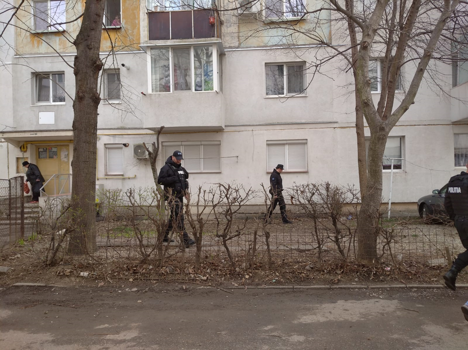 Polițiștii caută arma crimei