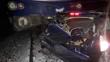 Groaznic accident de circulație în localitatea Zimandu Nou din Arad. O maşină a fost spulberată de tren 