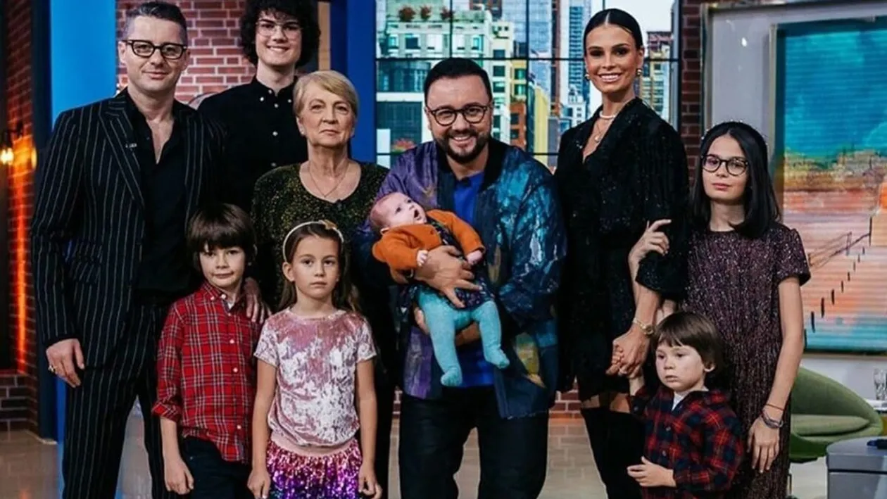 Mama-eroină, obicei bizărel nocturn! Cu câți dintre cei 6 copii ai ei doarme Anca Serea în același pat