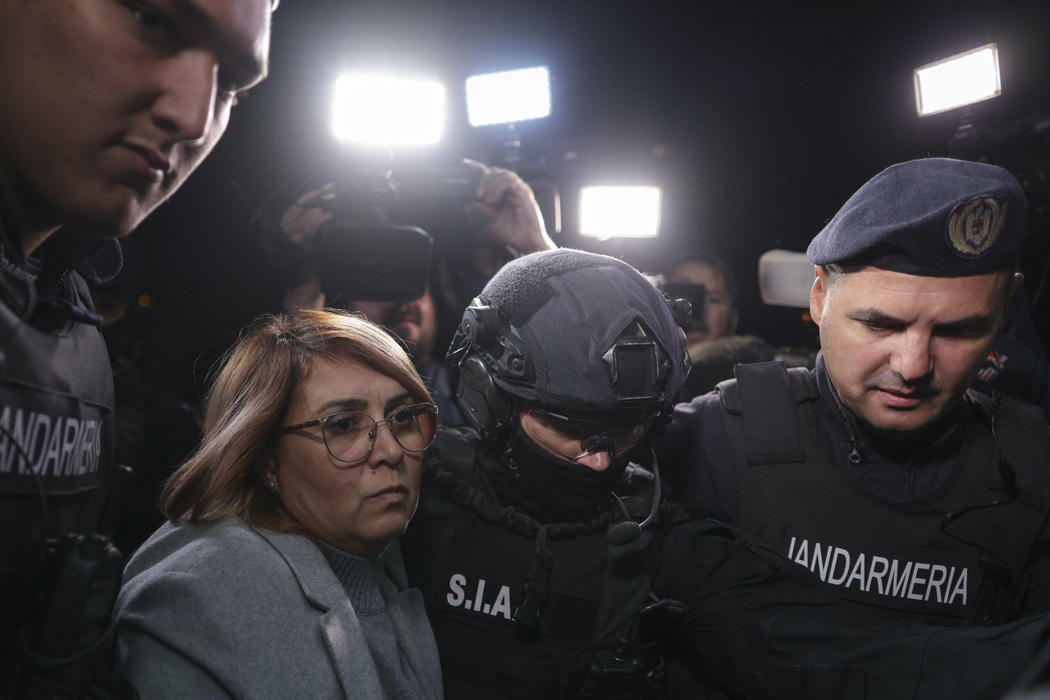 Laura Crișan, dusă la Parchet. Sursa foto: Inquam/Octav Ganea