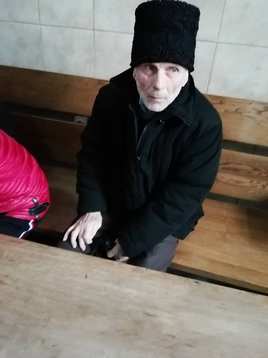 Bătrânul din imagine este Popa Zaharia din Suceava. E halucinant cum l-a fotografiat un padurar