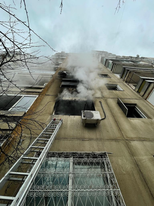 Incendiu de proporții în Capitală! Un bărbat și-a dat foc la propriul apartament