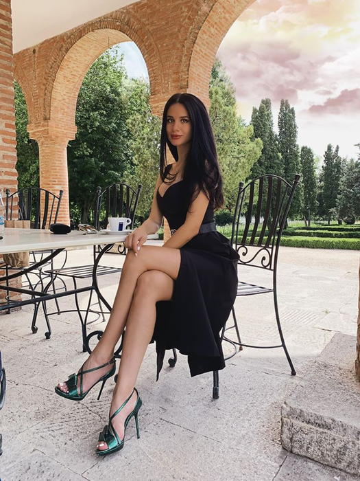 Larisa Ionescu a născut în secret! Avem primele imagini cu bebelușul și numele pe care l-a primit