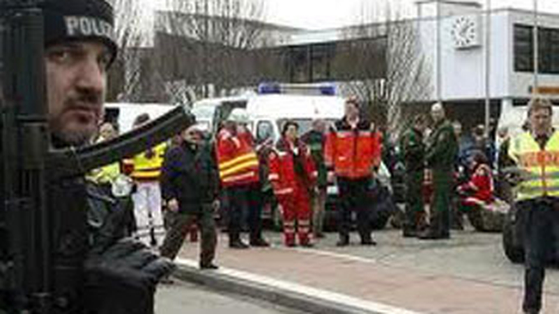 Politist ranit, in timpul unui protest desfasurat la Stuttgart!