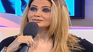 Oana Zavoranu si-a aratat fundul in direct la TV! A vrut sa inchida gura celor care spun ca are silicoane in fese! Tu ce crezi?