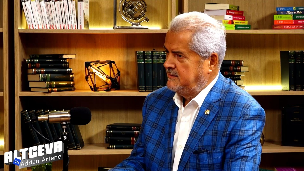 Adrian Năstase, depănând amintirile tinereții în podcastul "Altceva cu Adrian Artene"  / (Sursa: Captură video)