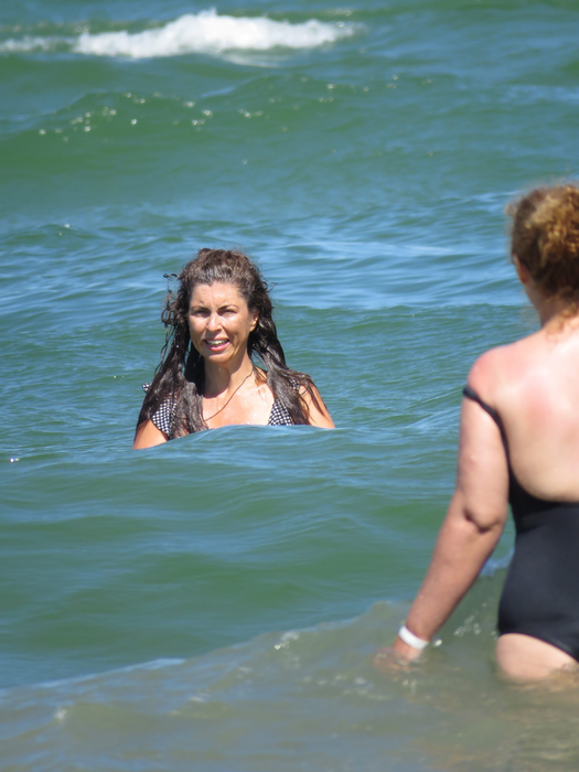 Jurata de la Pro TV a petrecut cu prietenele pe o plajă din Mamaia