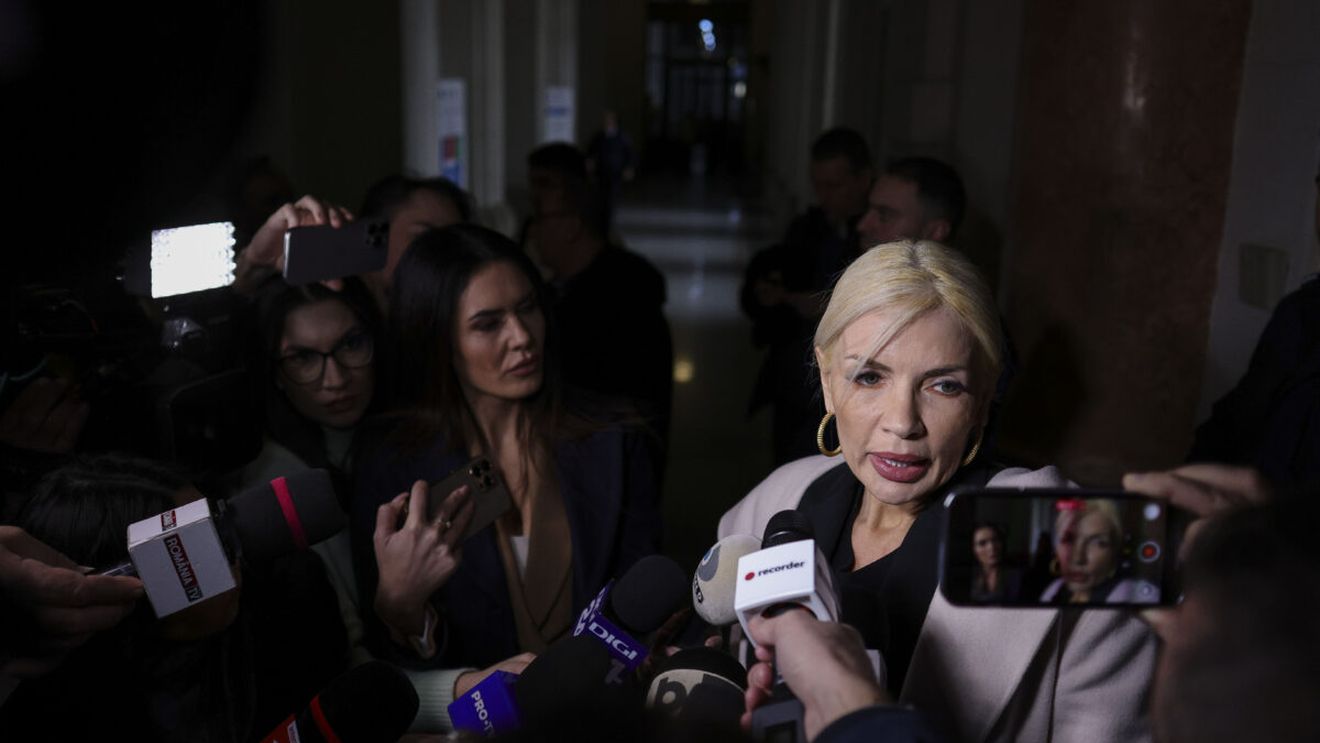 Laura Vicol, scoasă din arest și transportată de urgență la spital! Ce dureri acuza ”avocata interlopilor”