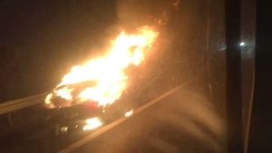 Accident teribil pe autostrada Timișoara – Lugoj! Două mașini s-au ciocnit, una a luat foc!