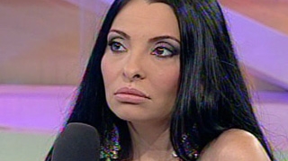 Dansatoarea Mona trece printr-o drama de nedescris: "Am facut avort spontan pentru ca mi-am prins logodnicul in pat cu alta"