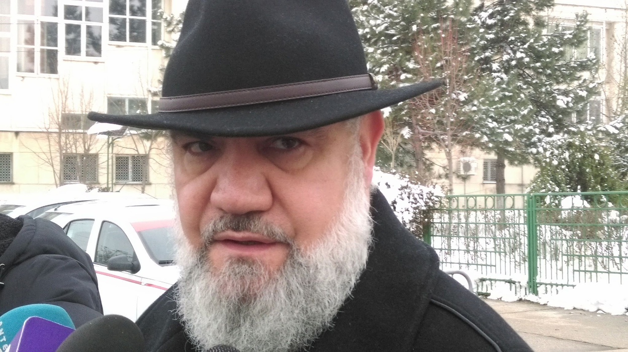 Adrian Singurov, preotul care a oficiat slujba dinainte ca Andrei Gheorghe să fie incinerat