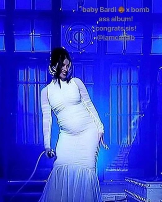 Cardi B este însărcinată! Primele poze cu burtica de gravidă a cântăreței