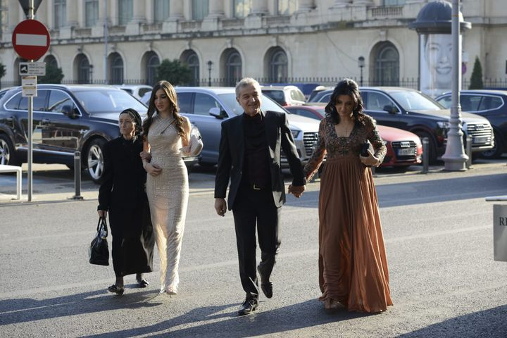 Cum s-au cunoscut Luminiţa şi Gigi Becali! Sunt verișori, iar povestea lor de iubire este foarte frumoasă