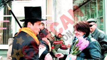 Martisoare de la cosari, jandarmi si copii