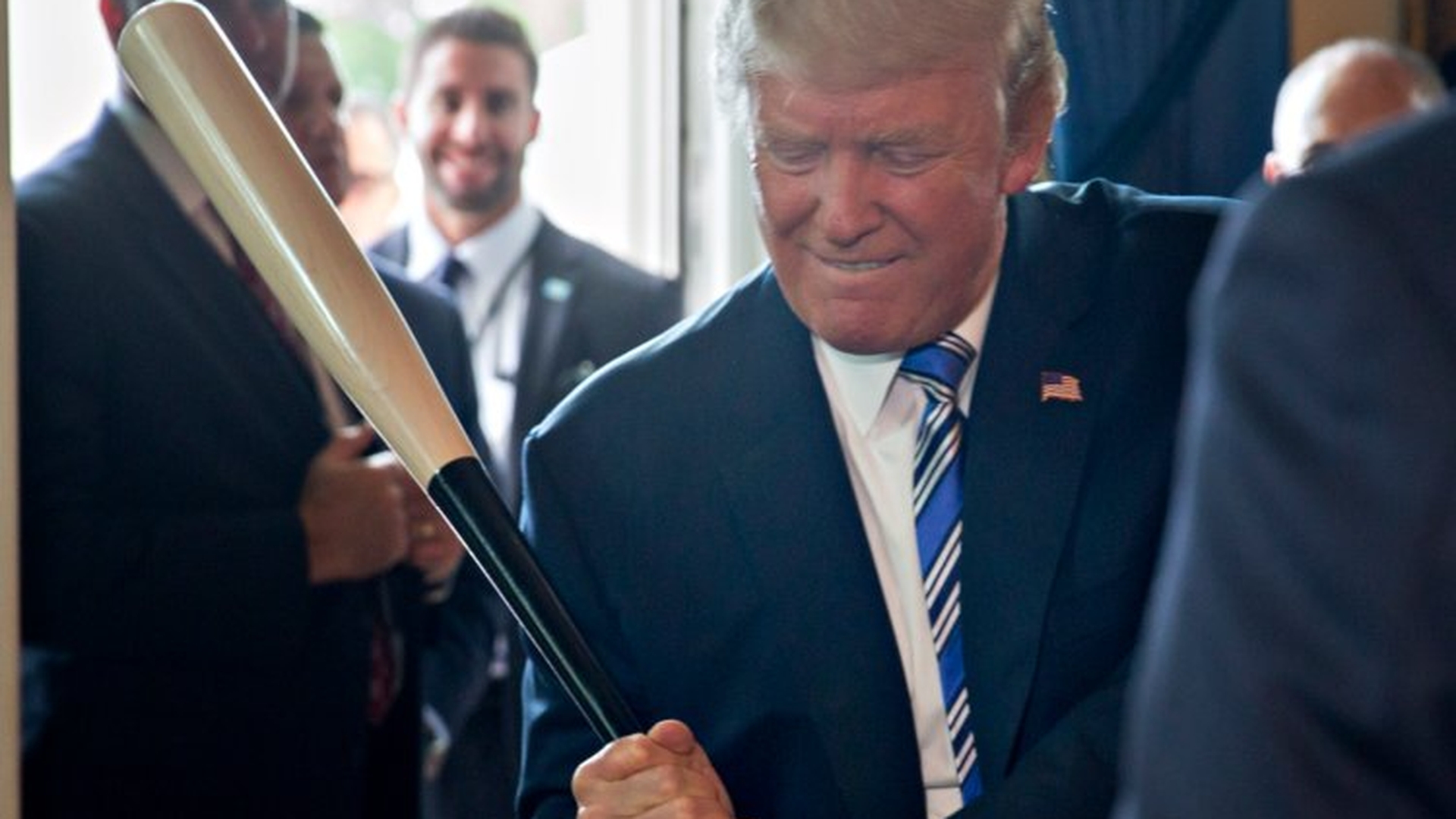 Donald Trump a semnat: sancțiunile împotriva Iranului intră în vigoare! Amenințare și pentru alte țări