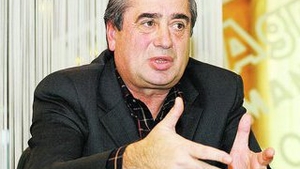 Andone vinde terenuri pentru altii