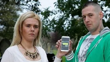 Şi-au îngropat bunica alături de telefonul mobil! Ce SMS au primit la trei luni de la înmormântare