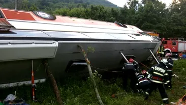12 oameni au fost răniţi după ce un autocar s-a răsturnat! Plan roşu de intervenţie