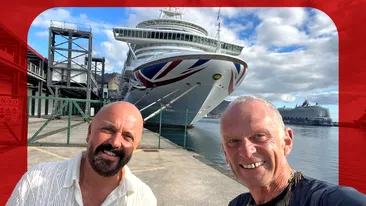 Paște ortodox pe apă, cu Leonard Miron în rol de gazdă: turiștii de pe croaziere au cântat în cor „Hristos a înviat” și au trecut pe sub masă ca-n România!