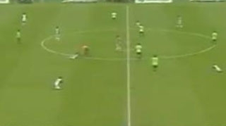 VIDEO Loviti de fulger in timpul unui meci de fotbal!