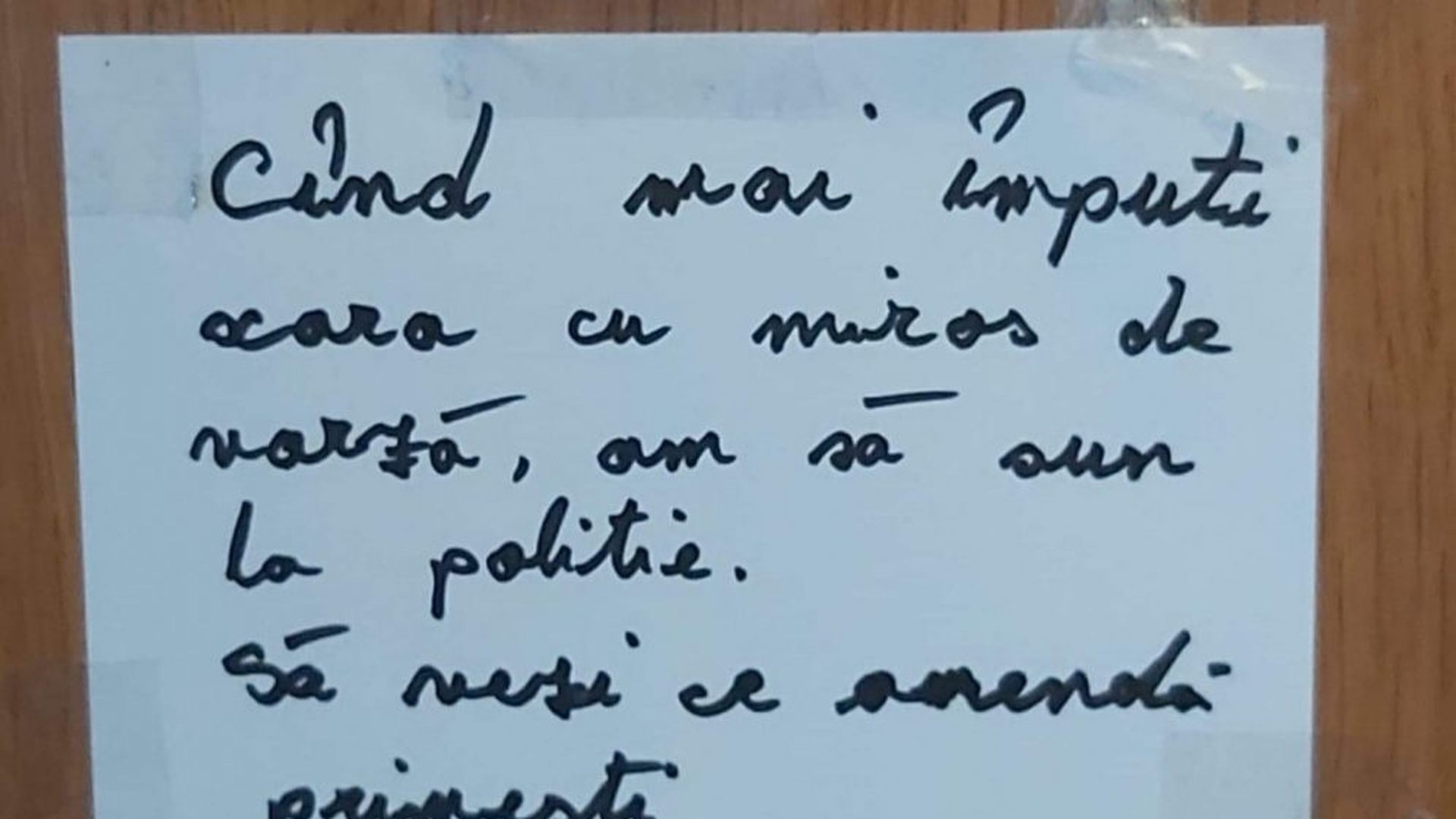 Viața la bloc e surprinzătoare! Pentru ce și-a amenințat un locatar vecinii. Mesajul a devenit viral