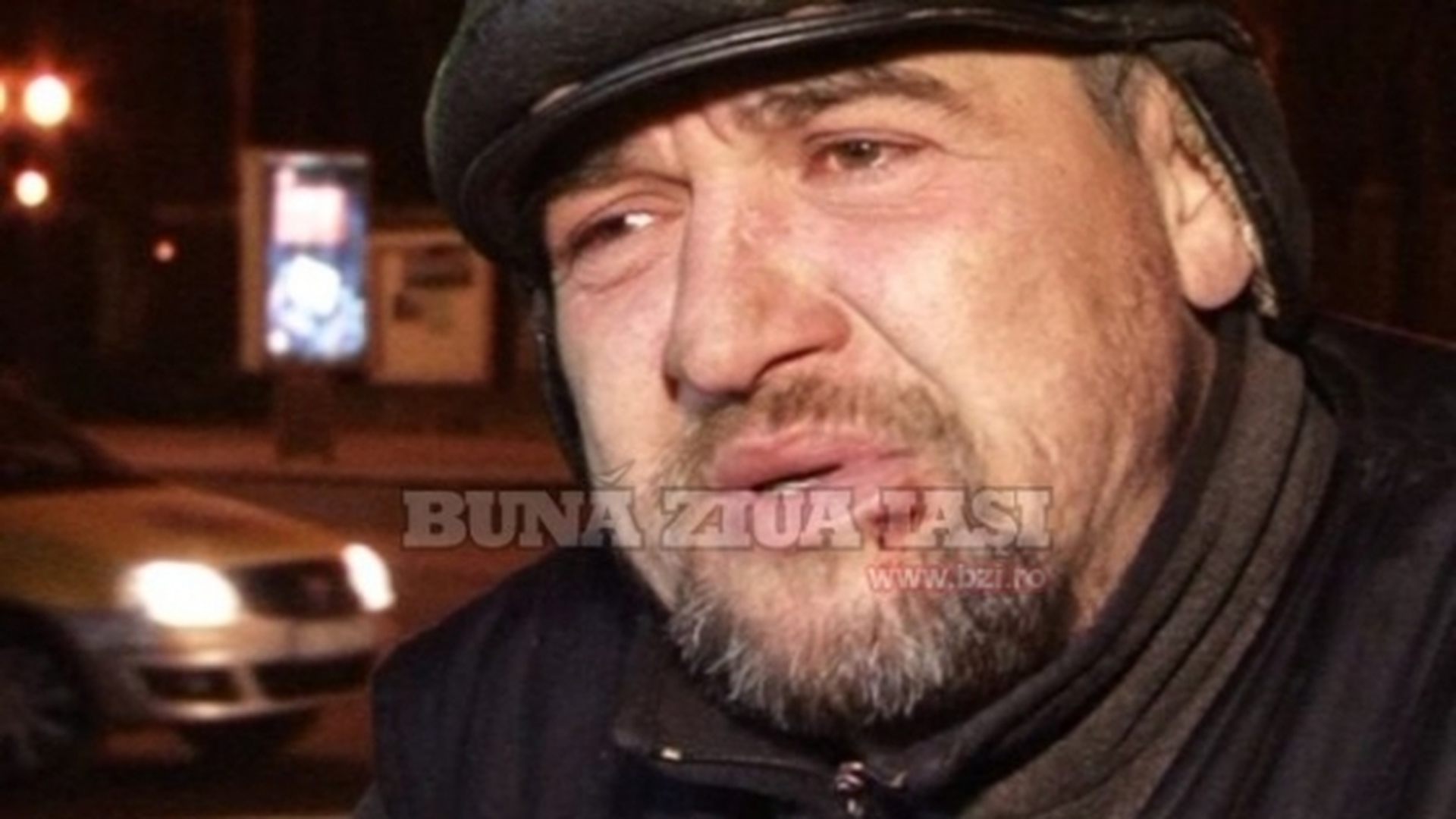 Imagini incredibile cu “Pavarotti din Moldova”! Un fost mare tenor din Iasi a ajuns sa cante pe strazi ca sa aiba ce manca!