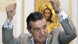 FOTO! Gigi Becali a palmuit un copil! “A fost din dragoste, l-am alintat”